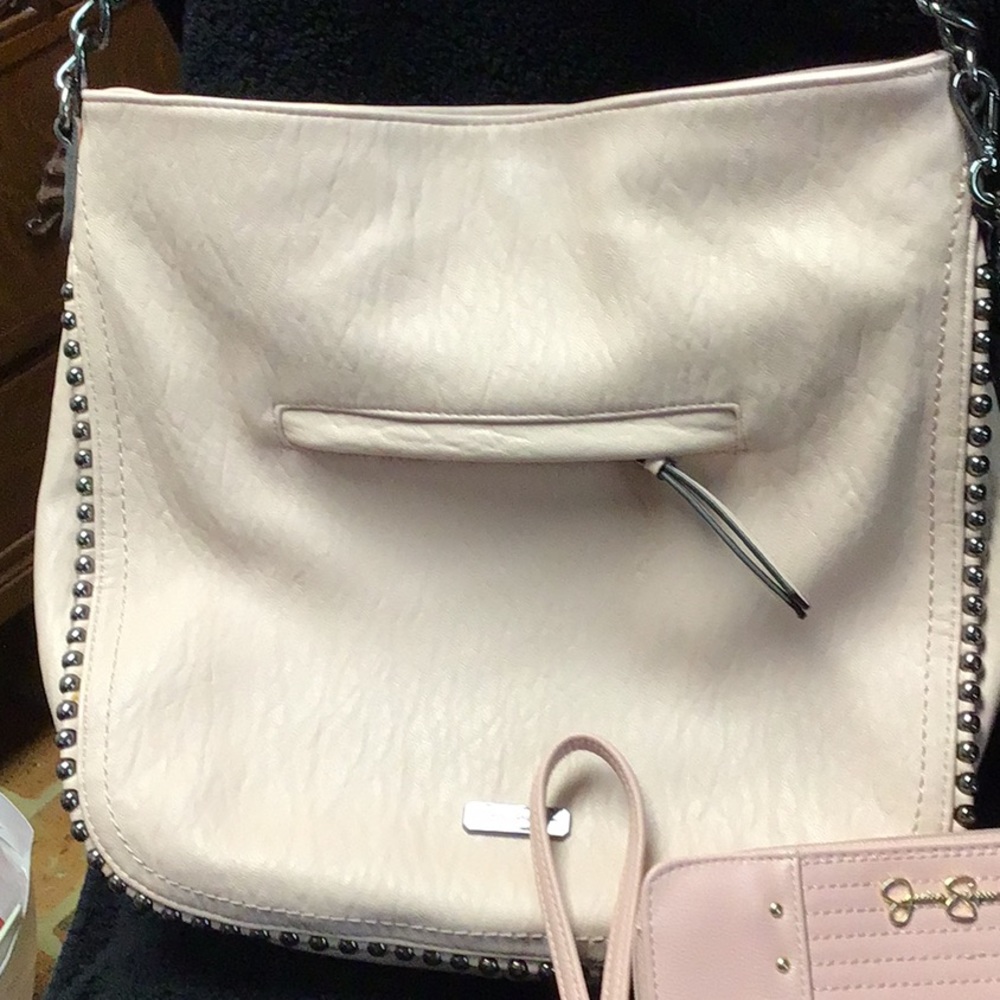 JESSICA SIMPSON BAG AND WRISTLED.